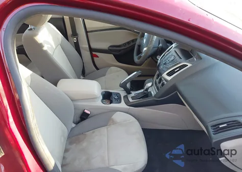 2013 Ford Focus Se z USA, uszkodzony, nr VIN 1FADP3F26DL148977